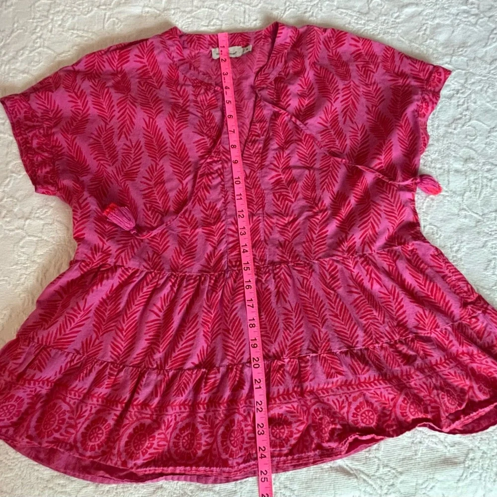 VINEYARD VINES Raspberry Rose Tiered Split Neck Blouse Size Medium - Picture 5 of 6